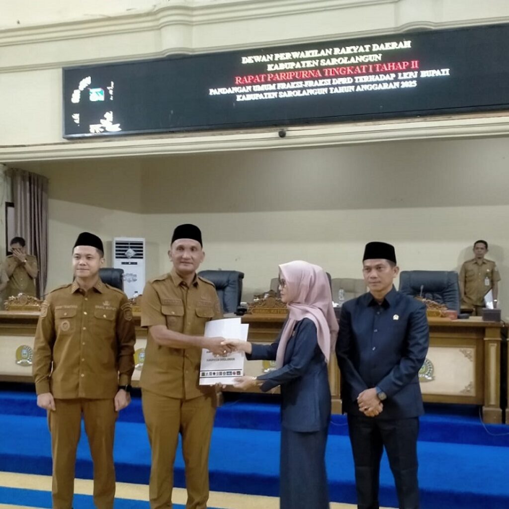 DPRD Sarolangun Gelar Paripurna, 8 Fraksi Sampaikan Pandangan Umum atas LKPJ Bupati 2025