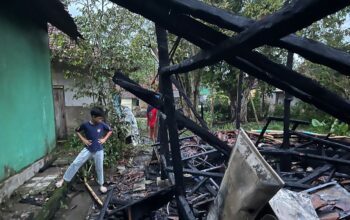 Diduga Korsleting Listrik, Rumah Panggung di Lebak Ludes Terbakar