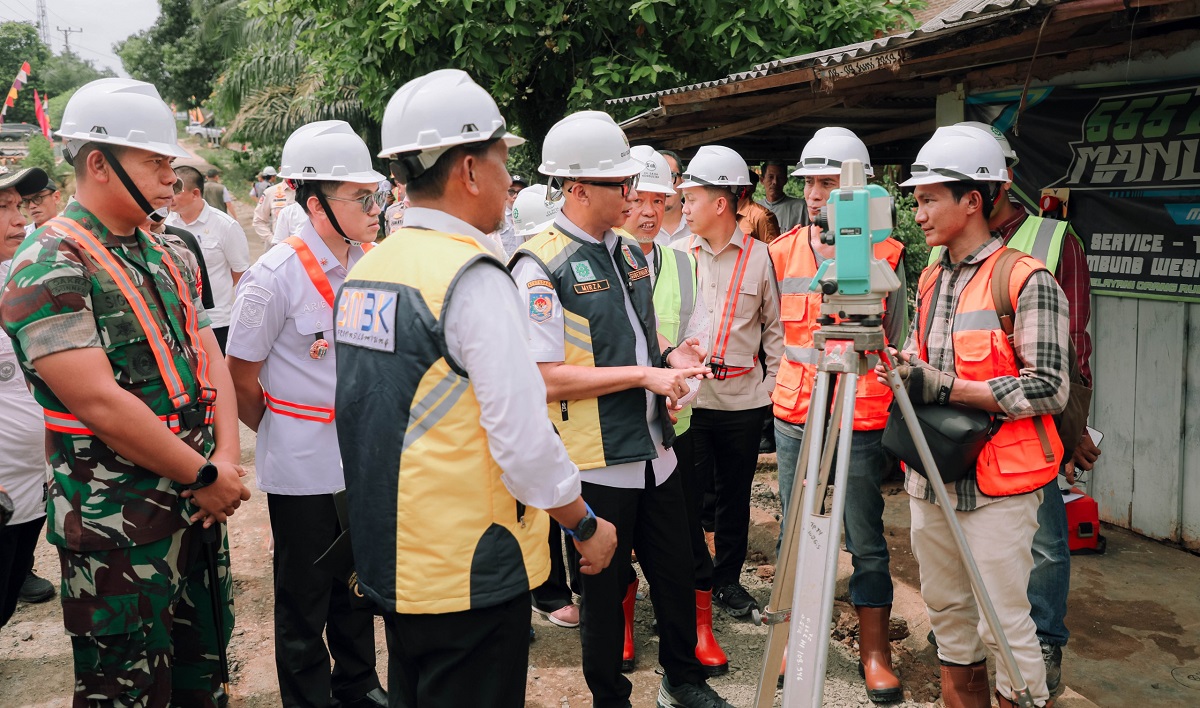 Gubernur Lampung Rahmat Mirzani Djausal Mulai Perbaikan Jalan Kasui–Air Ringkih Way Kanan