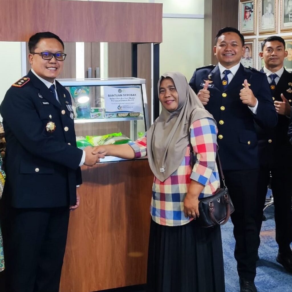 Hari Bakti Pemasyarakatan Ke-62, Rutan Salemba Wujudkan Layanan Prima Melalui Aksi Sosial