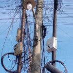 Kabel Internet Semrawut di Tiang Listrik, LSM GEMPITA Desak PLN Segera Tertibkan