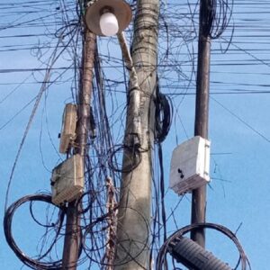 Kabel Internet Semrawut di Tiang Listrik, LSM GEMPITA Desak PLN Segera Tertibkan