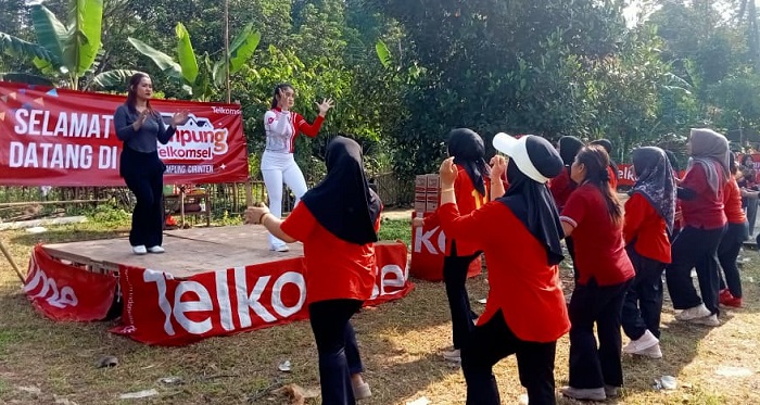 Kampung Telkomsel Hadir di Lebak