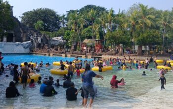 Libur Akhir Pekan, Atlantis Ancol Diserbu Ribuan Pengunjung