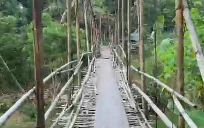 Miris! Jembatan Penghubung 2 Desa Rusak Parah