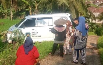 Mobil Dapur SPPG Terperosok ke Sawah di Lebak