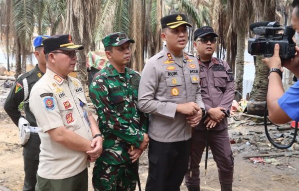 Operasi Gabungan TNI-Polri Bongkar 56 Sumur Minyak Ilegal dan Amakan 7 Pekerja