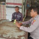 Patroli Siang Polsek Mandor Landak, Polisi Sampaikan Pesan Kamtibmas Secara Humanis ke Warga