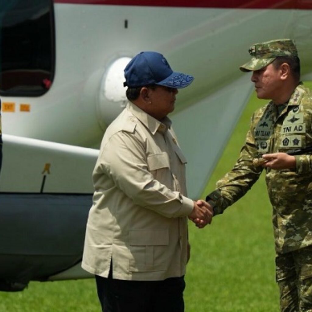 Kunjungi Magelang, Disambut Mayjen TNI Rano Tilaar, Prabowo Subianto Tinjau Industri Kendaraan Listrik