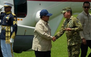 Prabowo Subianto Tinjau Industri Kendaraan Listrik