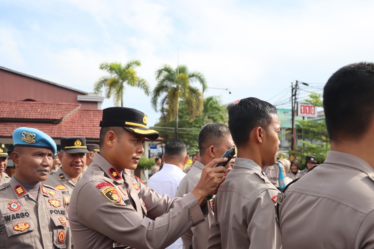 Propam Polres Ketapang Periksa Penampilan hingga Administrasi Anggota