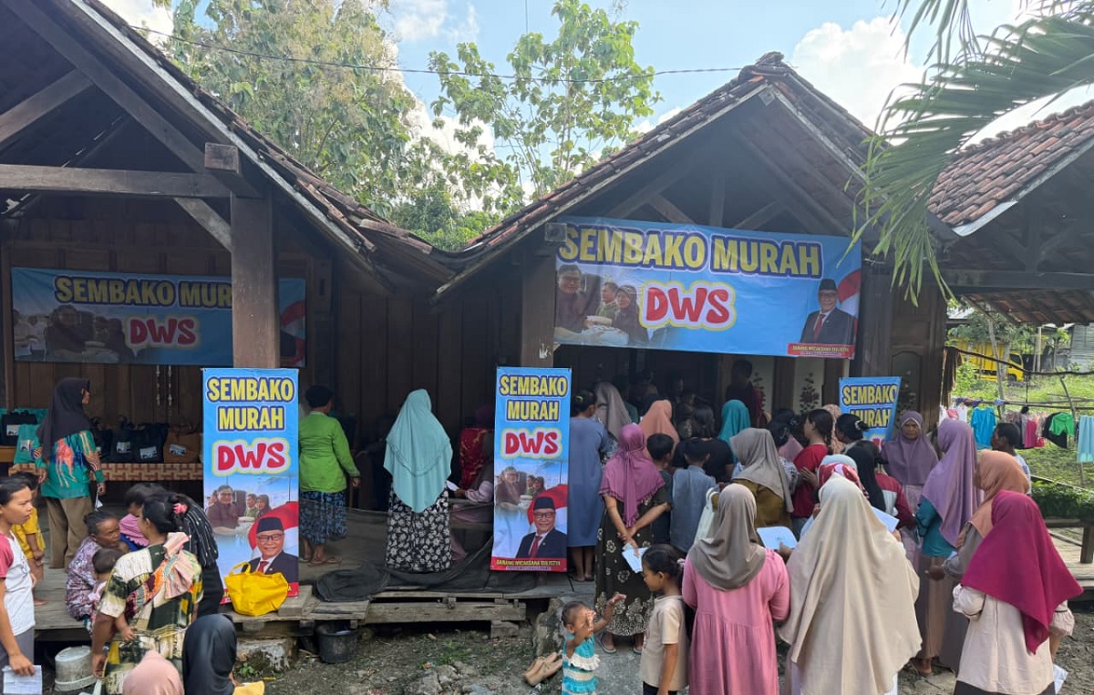 Ratusan Paket Sembako Murah Digelar di Blora