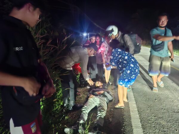 Respons Cepat Layanan 110, Polisi Melawi Evakuasi 3 Korban Kecelakaan di Jalan Sintang–Nanga Pinoh