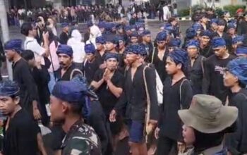 Ribuan Warga Baduy Tiba di Pendopo Lebak Saat Hujan Deras