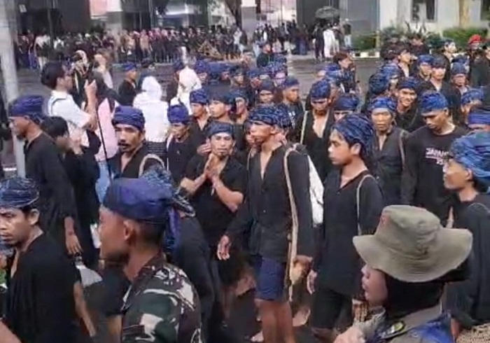 Ribuan Warga Baduy Tiba di Pendopo Lebak Saat Hujan Deras