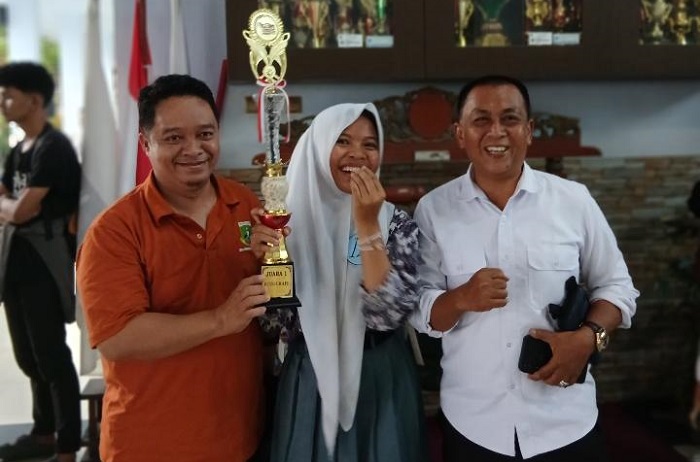 Siswi SMAN 1 Cirinten Juara 1 FLS3N 2026 Lebak