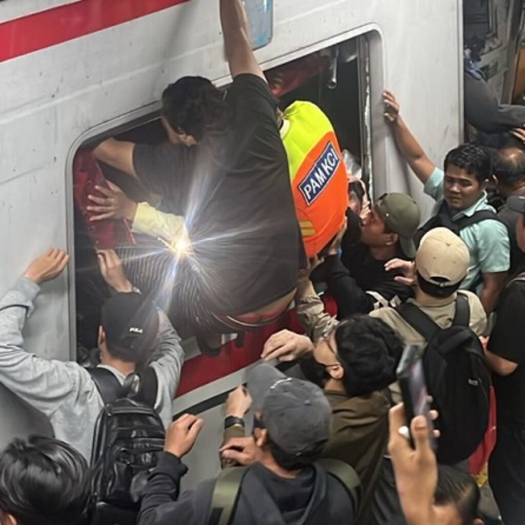 Tabrakan KRL dan KA Argo Bromo Anggrek di Bekasi Timur, Penyebab Kecelakaan Masih Diselidiki