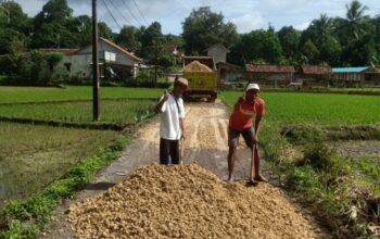 Viral Semangat Warga Lebak! Swadaya Perbaiki Jalan Rusak