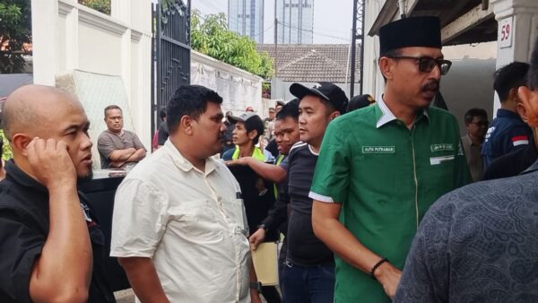 Proses eksekusi rumah di Cilandak Barat Jakarta Selatan dengan pengamanan aparat gabungan.