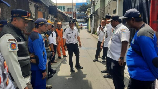 Camat Tambora memimpin apel Program TAMPAN bersama aparat gabungan di wilayah Tambora Jakarta Barat.