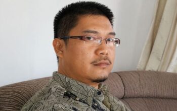 Dokumen proyek koperasi merah putih yang dianalisis oleh ahli hukum terkait dugaan kejanggalan administratif.