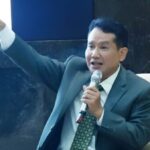 Ilustrasi pejabat pemerintah dalam rapat membahas sistem merit dan kompetensi jabatan publik.