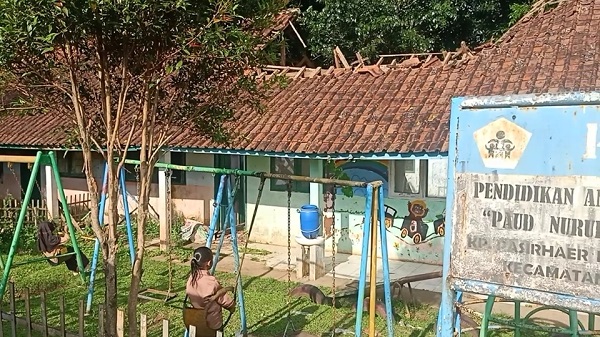 Atap PAUD Nurul Hidayah Lebak Nyaris Roboh