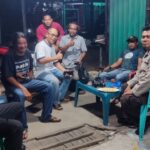 Duduk Bersama Warga, Bhabinkamtibmas Polsek Benua Kayong Sampaikan Pesan Kamtibmas