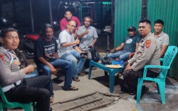 Duduk Bersama Warga, Bhabinkamtibmas Polsek Benua Kayong Sampaikan Pesan Kamtibmas
