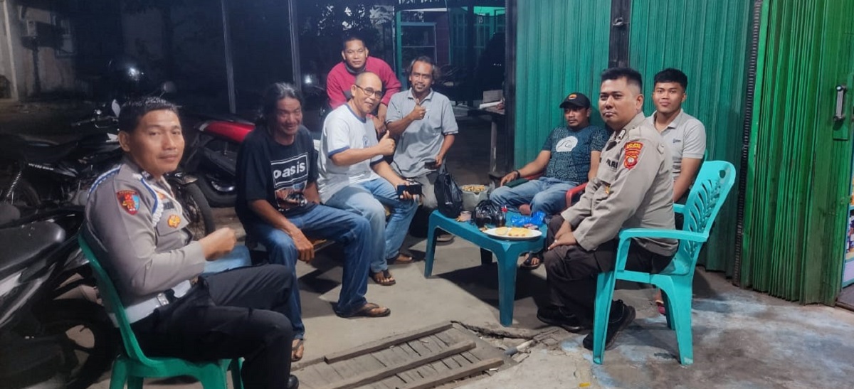 Bhabinkamtibmas Polsek Benua Kayong Sampaikan Pesan Kamtibmas