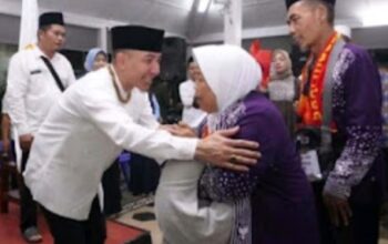 Bupati Hasbi Jayabaya Lepas 391 Jemaah Haji Kloter 18 asal Lebak ke Embarkasi Cipondoh, 2 Calon Jemaah Tertunda Berangkat