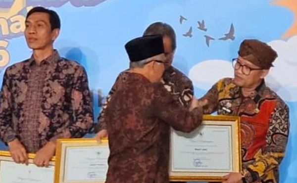 Bupati Lebak Raih Penghargaan Kemendikdasmen