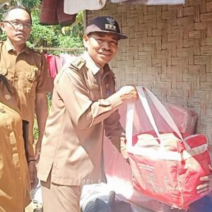 Camat Cirinten Kunjungi Rumah Tidak Layak Huni Milik Ibu Arpi, Bantuan Segera Diusulkan