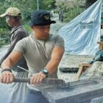 Dukung Akses dan Ekonomi Warga Desa, Brimob Polda Sumut Perbaiki Jembatan Gotting di Tapanuli Utara