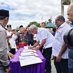 Sambut Idul Adha 1447 H, Gubernur Papua Tengah dan Pemkab Mimika Serahkan 66 Ekor Sapi Kurban