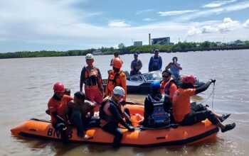 Insiden Kapal Laut: Sat Pol Airud Polres Ketapang Evakuasi 6 ABK KM Lautan Anugerah