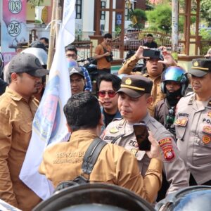 Kapolres Ketapang Pimpin Pengamanan Audiensi Serikat Buruh di DPRD, Aksi Berlangsung Aman dan Humanis