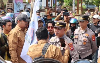 Kapolres Ketapang Pimpin Pengamanan Audiensi Serikat Buruh di DPRD, Aksi Berlangsung Aman dan Humanis
