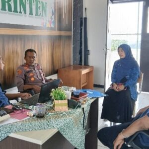 Kapolsek Monitoring Kelulusan di SMAN 1 Cirinten, Antisipasi Euforia Berlebihan