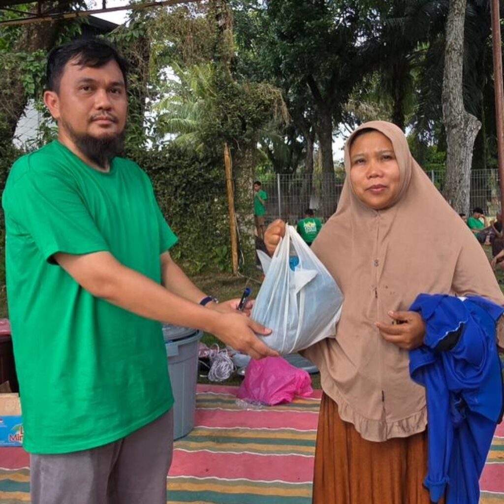 Karyawan PTPN IV PalmCo Antar Langsung 120 Ribu Paket Daging Kurban ke Rumah Warga, Jangkau Pelosok Desa hingga Pinggiran Kota