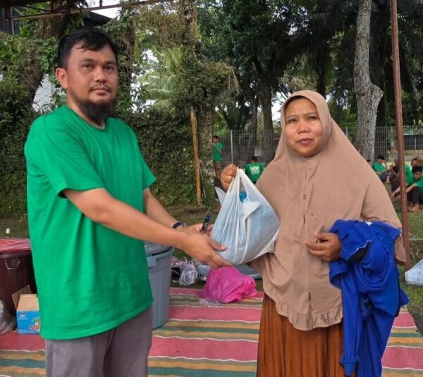 Karyawan PTPN IV PalmCo Antar Langsung 120 Ribu Paket Daging Kurban ke Rumah Warga, Jangkau Pelosok Desa hingga Pinggiran Kota