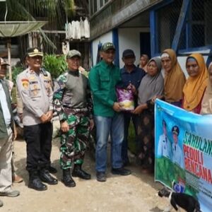 Ketua DPRD Sarolangun Kunker ke Batang Asai, Tinjau Jembatan Putus dan Salurkan Bantuan Korban Banjir