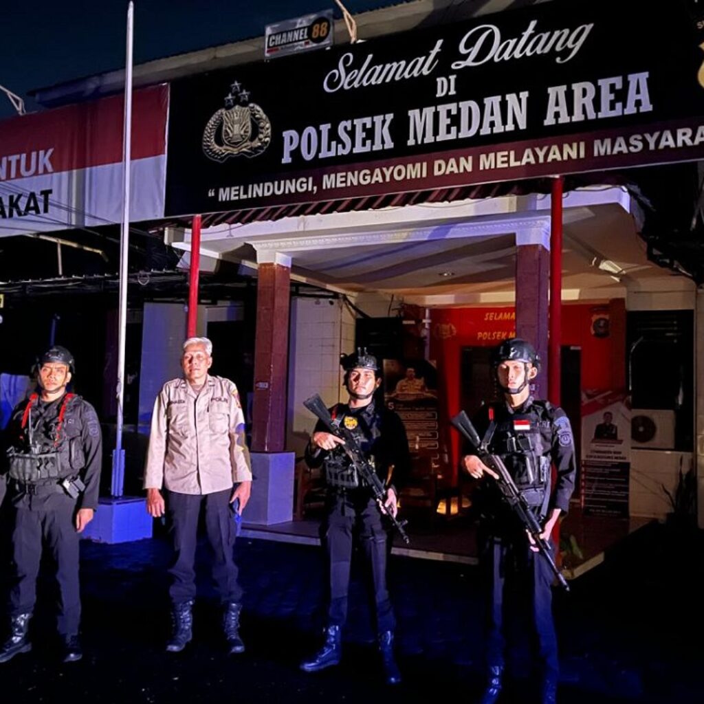 Medan Alami Pemadaman Listrik, Brimob Polda Sumut Tingkatkan Patroli Malam