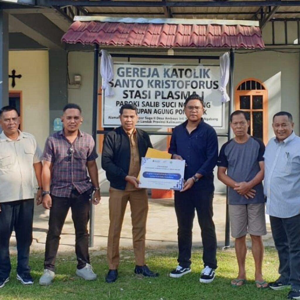 PTPN IV PalmCo Pasang PLTS di Gereja Katolik Kalbar, Dorong Energi Bersih dan Efisiensi Biaya Operasional Rumah Ibadah