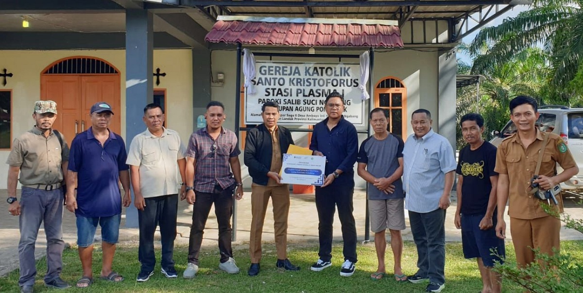 PTPN IV PalmCo Pasang PLTS di Gereja Katolik Kalbar