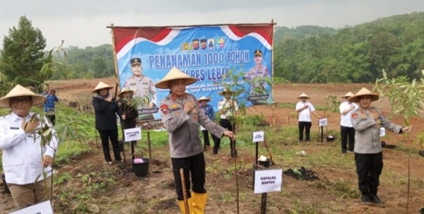 Polda Banten dan Polres Lebak Tanam 1.000 Pohon