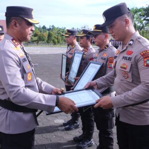 Polda Papua Barat Apresiasi Personel Berprestasi, Perkuat SDM Polri Presisi