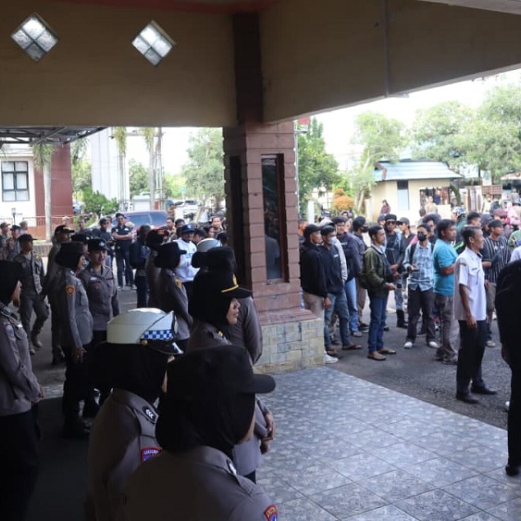 Amankan RDPU di DPRD, Polres Ketapang Pastikan Aspirasi Karyawan dan Perusahaan Berjalan Kondusif
