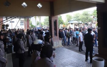 Amankan RDPU di DPRD, Polres Ketapang Pastikan Aspirasi Karyawan dan Perusahaan Berjalan Kondusif