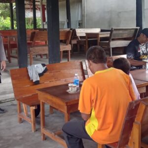 Polsek Mandor Perkuat Kamtibmas Lewat Patroli Dialogis dan Silaturahmi Bersama Warga
